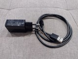 Cargador BQ con Cable de Carga Micro USB