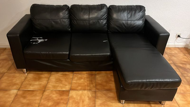 Sofa chaise longue negro IKEA 