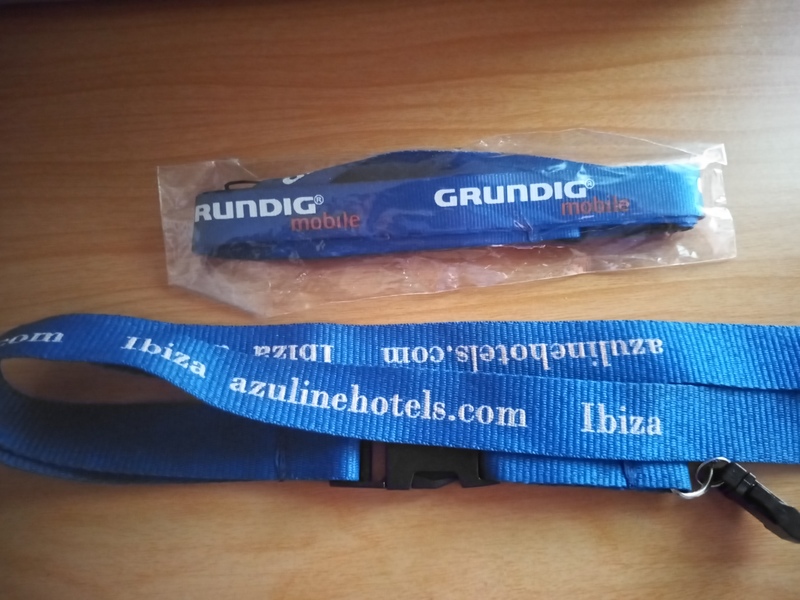 Regalo dos lanyards.