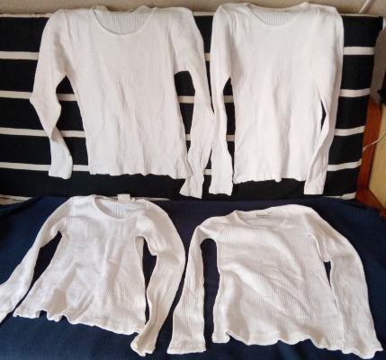 Cuatro camisetas nuevas talla 1 S.