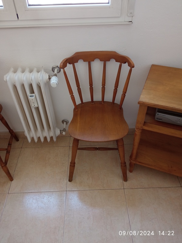 2 sillas de madera