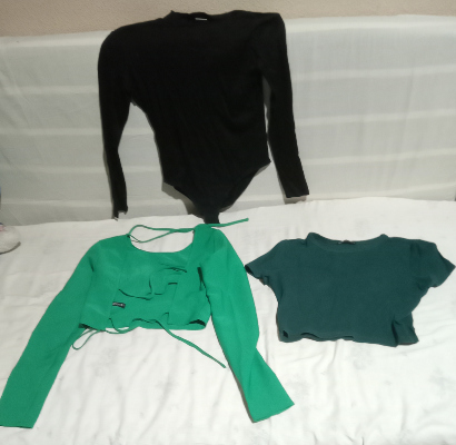 Lote 4 de mujer talla 38.