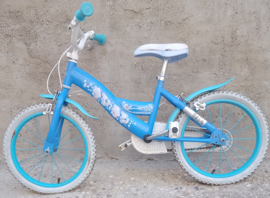 Bici para 7 u 8 años funcionando. Hay que engrasar la cadena.