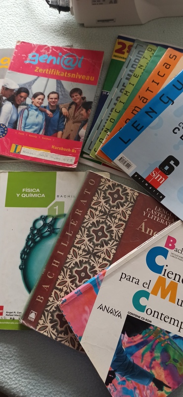 Regalo libros texto 1 bachillerato, alemán y primaria 