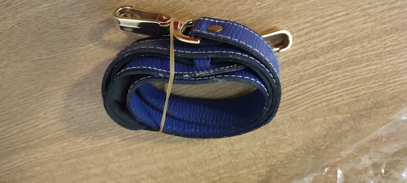 Colgador Azul para bolsa de equipaje(recicleo)