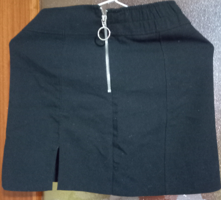 Falda negra talla 36 (de lote no recogido)