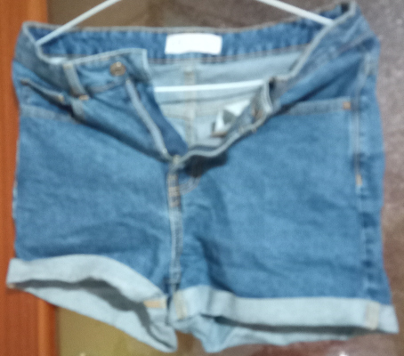 Vaquero corto talla 36 (de lote no recogido)