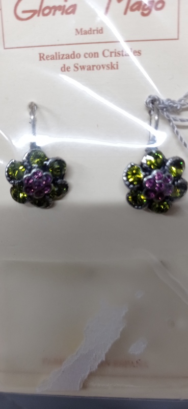 Pendientes verdes y lilas