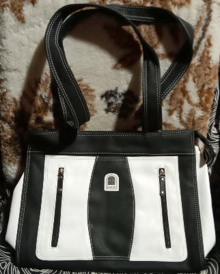 Bolso grande de marca nuevo.