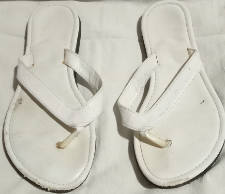 Sandalias blancas talla 37.