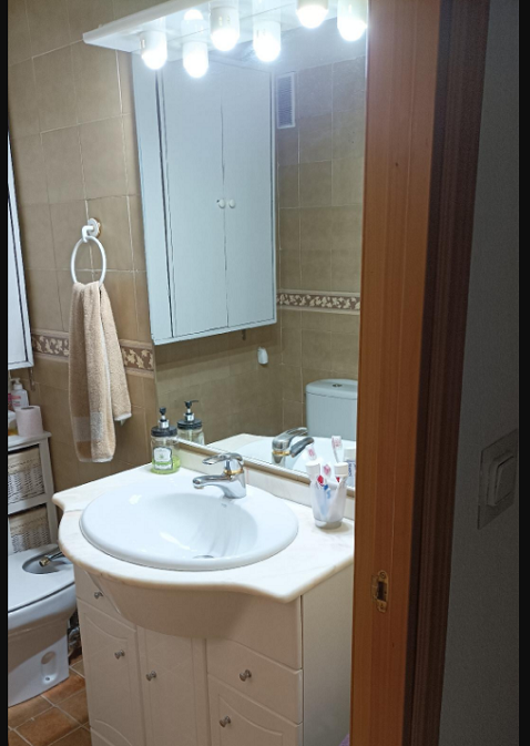 Mueble de baño con espejo