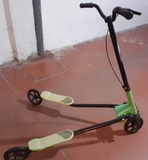 Se regala patinete