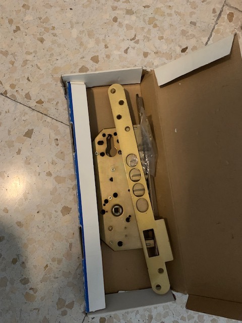 Cerradura de puerta de la calle (no bombin)