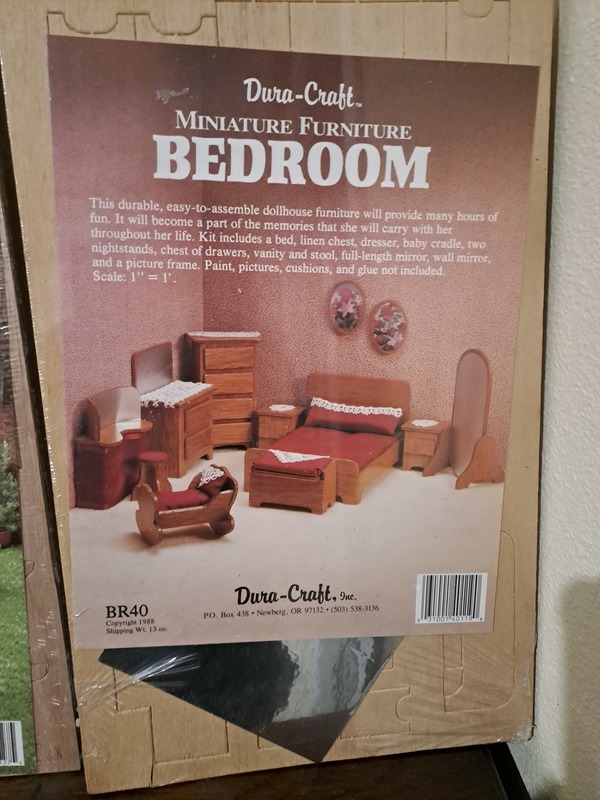 Muebles para casa de muñecas