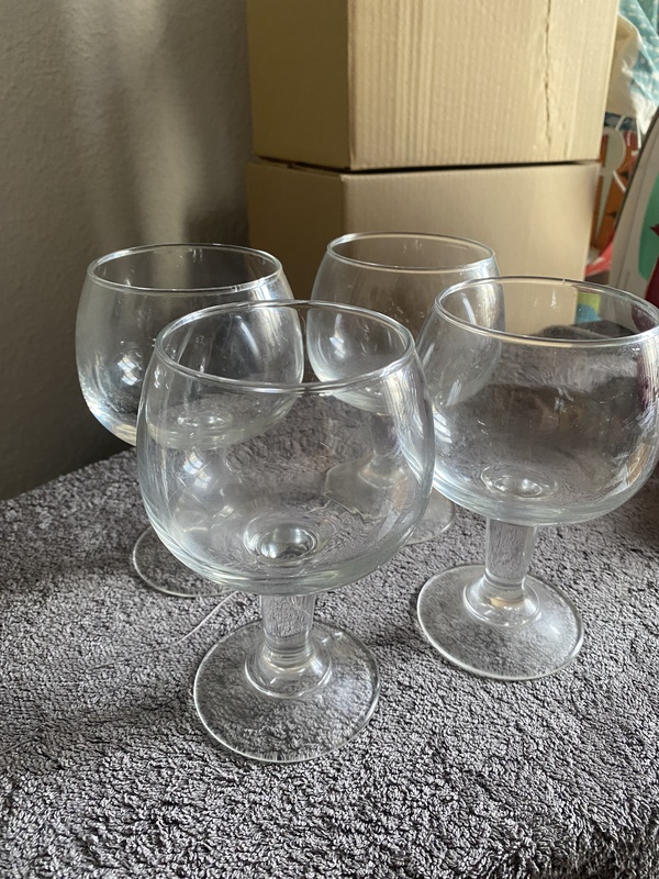 Cuatro vasos de postre