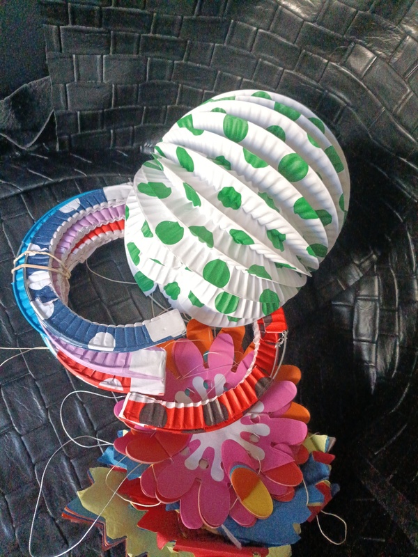 7 Farolillos pequeños tipo feria de abril y otros adornos 