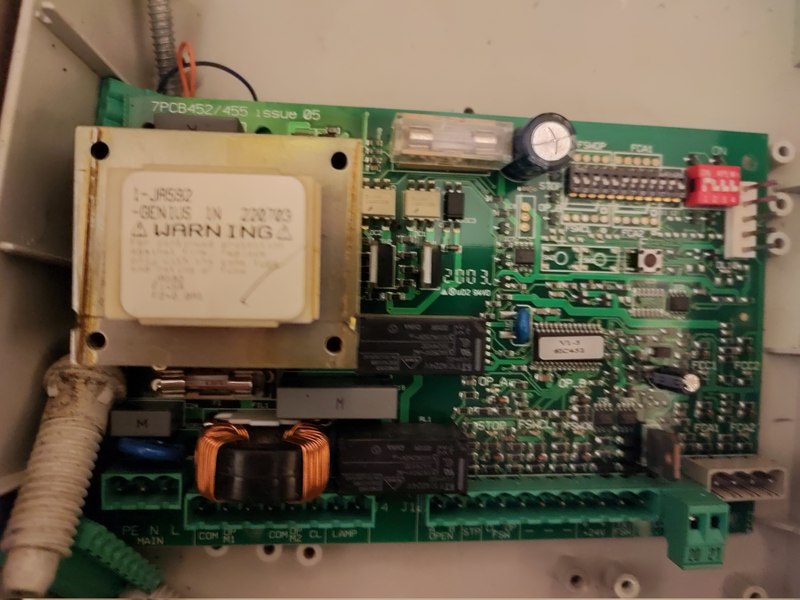 Placa de puerta automatica de garaje. No se si funciona(Oscar Avila)