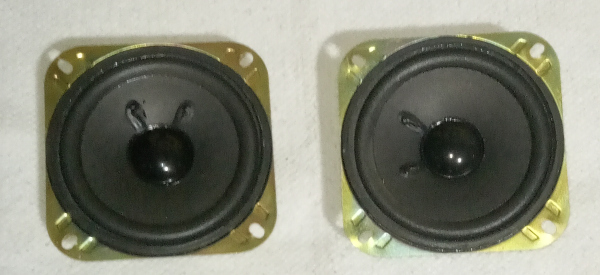 2 Altavoces medianos.