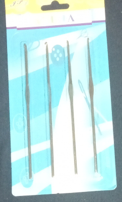 Lote de 4 agujas nuevas para ganchillo.