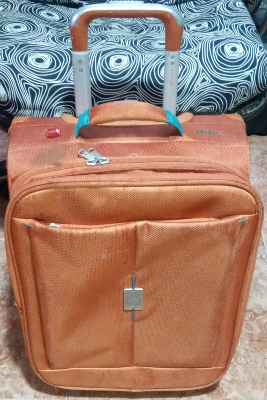 Maleta naranja pequeña