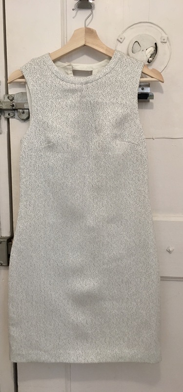 Vesitdo Blanco con plateado