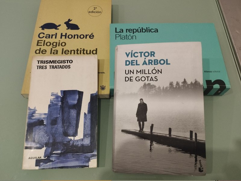 libro narrativa y libros de ensayo (se pueden pedir individualmente) 