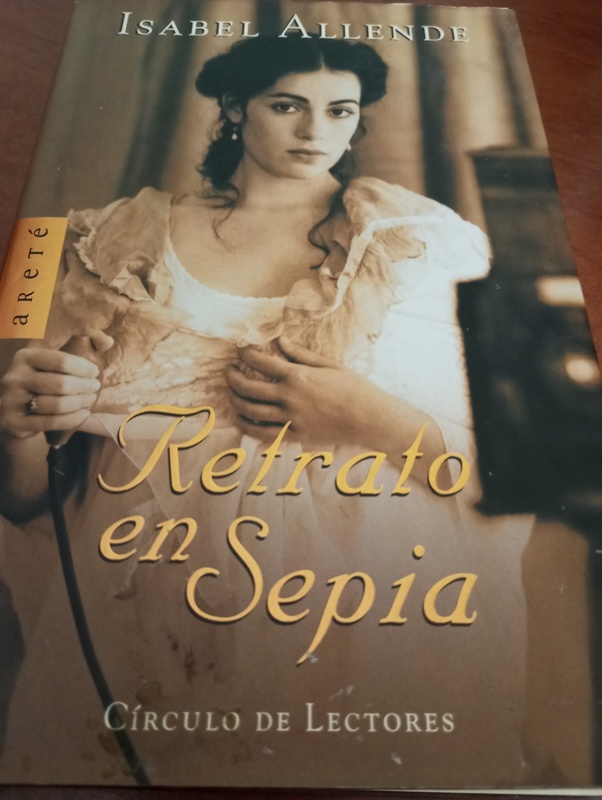 Libro. Retrato en sepia 