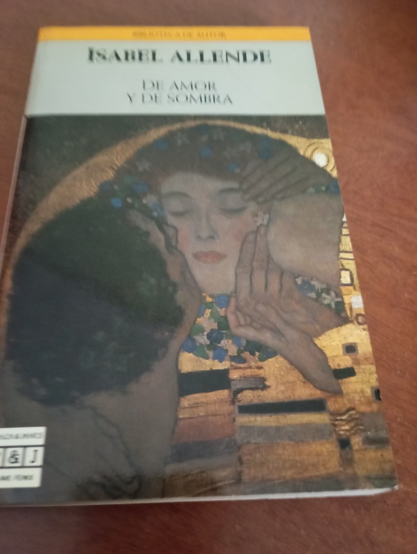 Libro. De amor y de sombra 