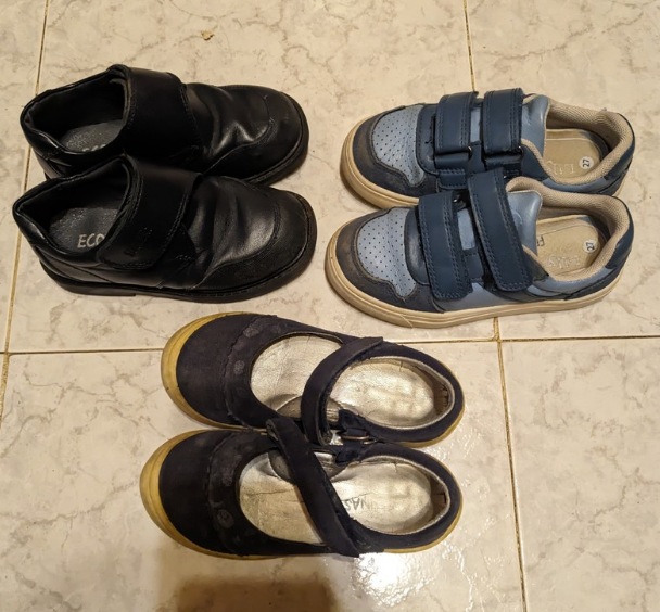 3 pares de calzado Talla 27
