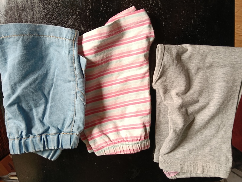 Regalo la ropa de bebe de la foto