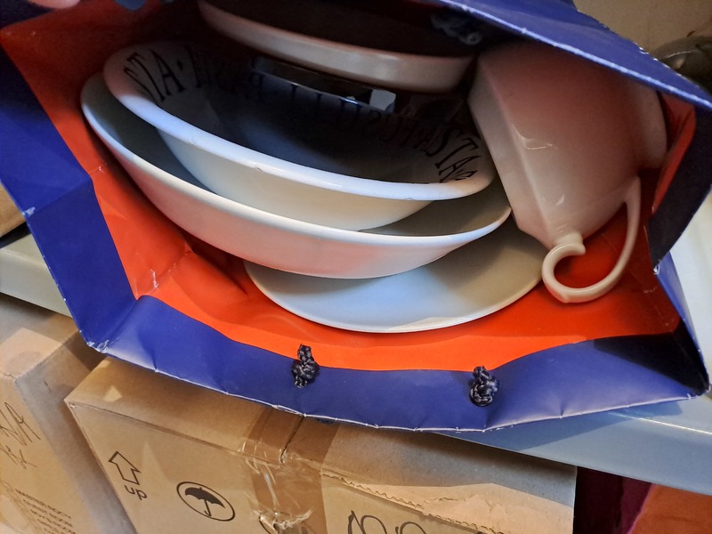 Varios platos y tazones