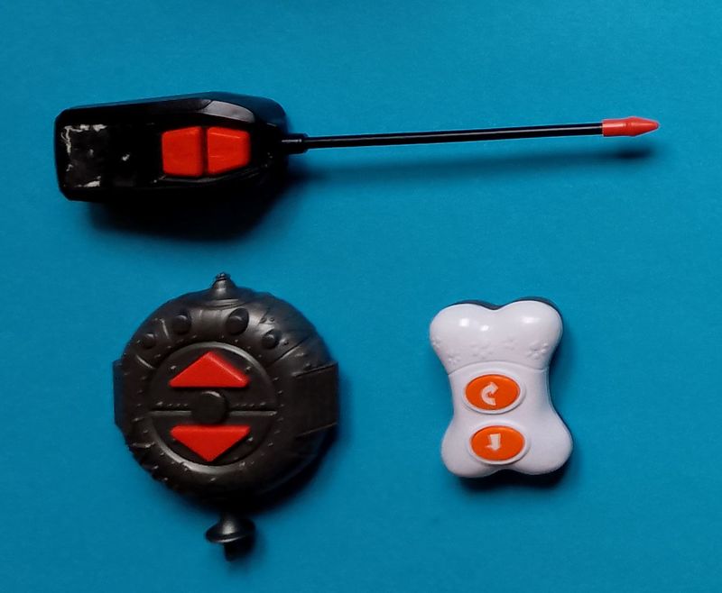 Tres mandos a distancia 