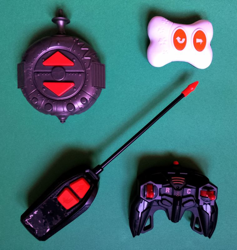 Cuatro mandos a distancia 