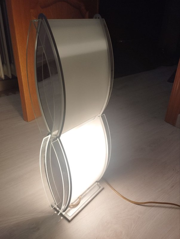 lámpara de mesa 57 de alto x 22 de ancho