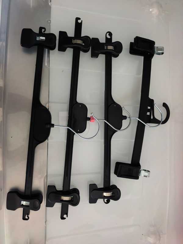 4 perchas de pinzas (univer) 