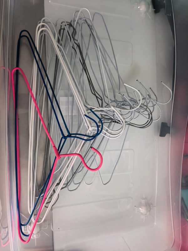 20 perchas de alambre (alarifer) 