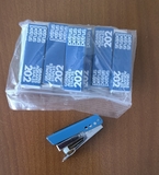 Grapadora pequeñita azul