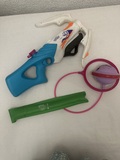 Flauta para el cole , slip para saltar y pistola de agua NERF REBELLE