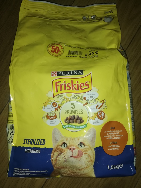 Regalo comida de gatos. 