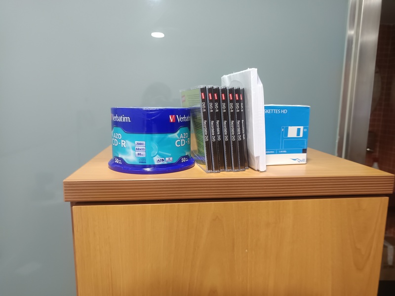 Regalo CD's y disquettes vírgenes 