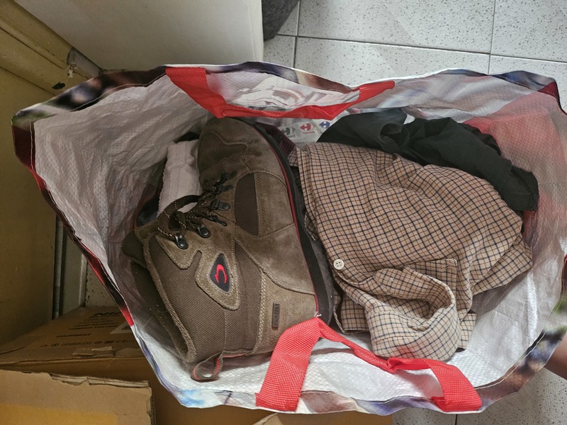Donó bolsa de ropa.