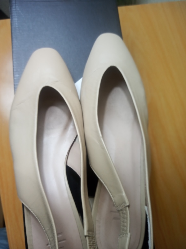 Regalo zapatos crema. Talla 37.