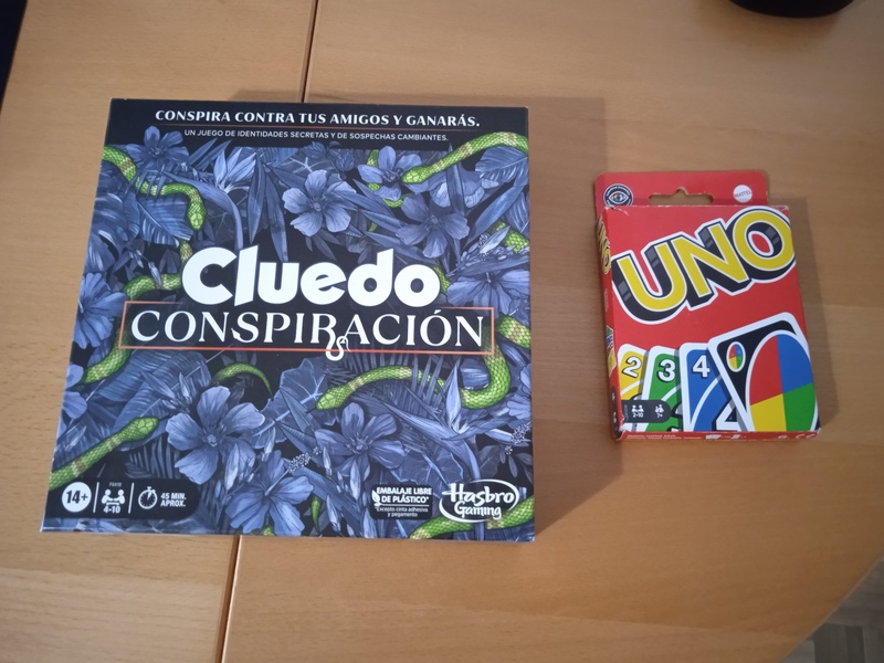 Cluedo Conspiración y UNO