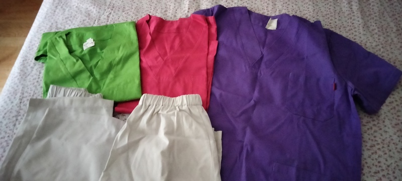 uniformes de bonitos colores para trabajo en residencia , hospital o similar son talla S/M
