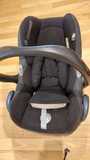 La silla de coche de bebe