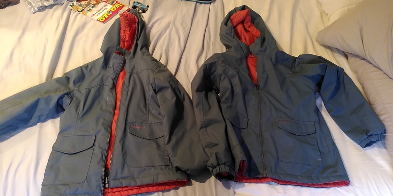 2 abrigos de entretiempo Quechua 6 años aprox