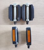 Pedales clásicos de bicicleta con reflectores