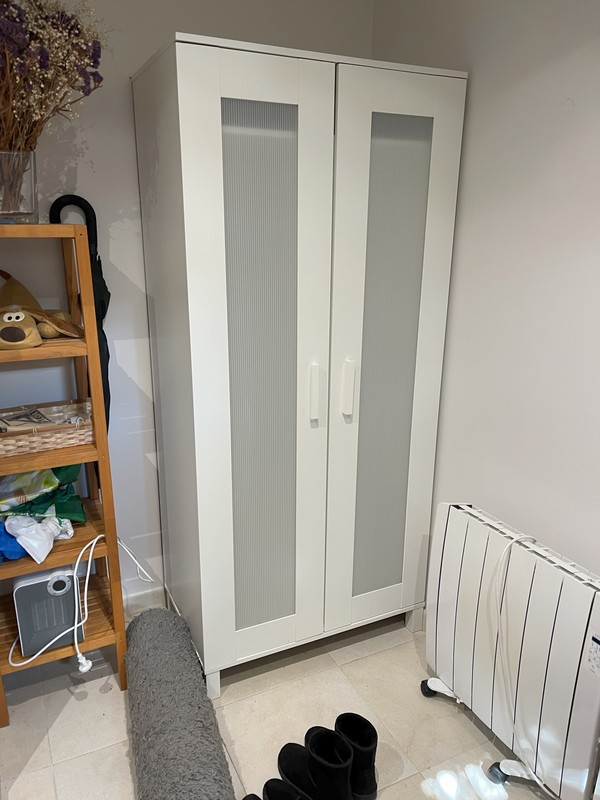 Regalo armario de Ikea con doble puerta