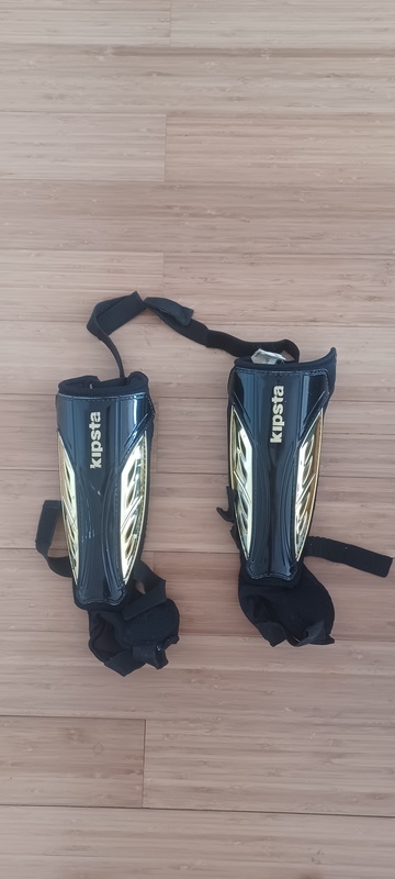 Se regalan espinilleras de futbol