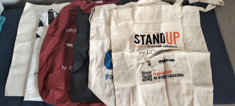 Varias bolsas de tela